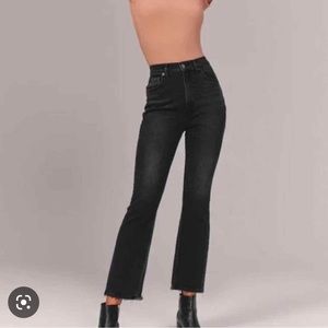Abercrombie the kick flare ultra high rise. Size 6. 28. Black